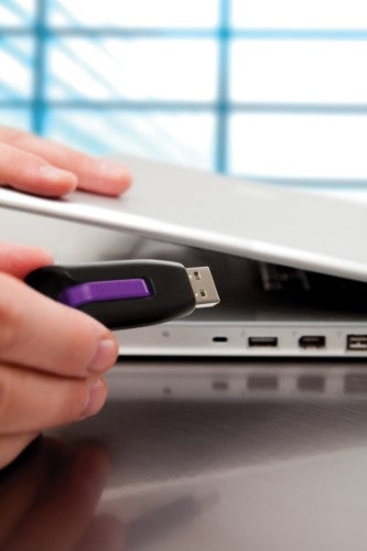 Verbatim V3 USB Drive 16GB USB flash drive USB Type-A 3.2 Gen 1 (3.1 Gen 1) Black,Violet